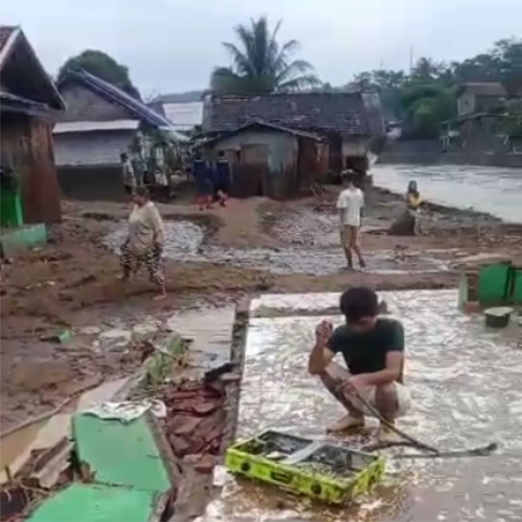 Dua Sungai Meluap Sebabkan Banjir di Pameungpeuk, Ribuan Rumah Warga Terdampak